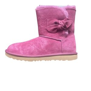NWT Kids Daelyn Uggs